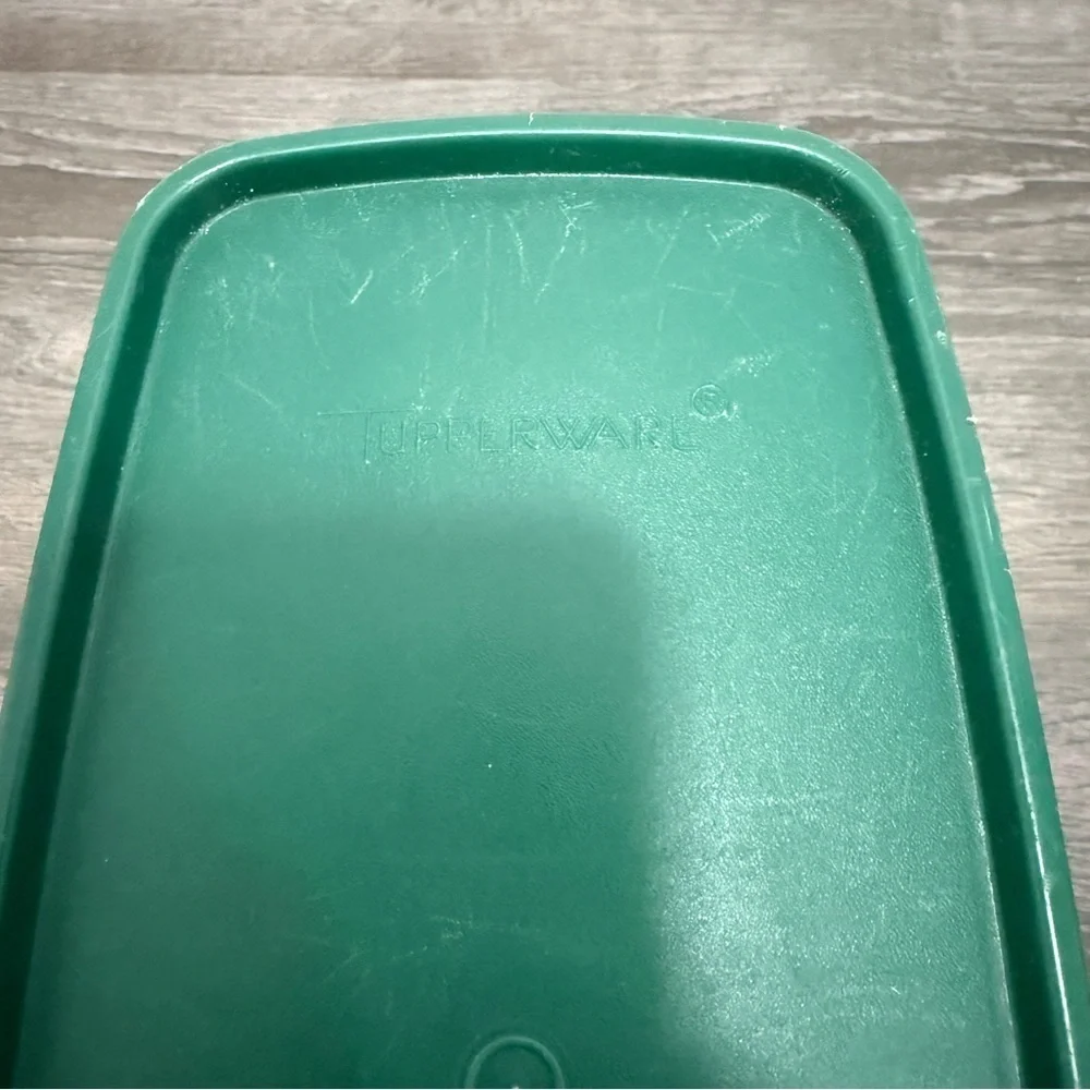 Vintage Tupperware 1588-2 Large Cereal Keeper with Green Lid